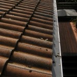 Tile roof with gutterglove